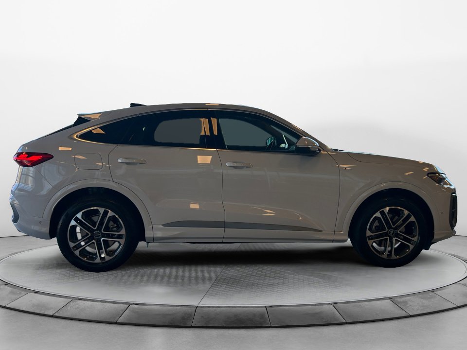 New 2025 Audi Q5 Prestige image 8