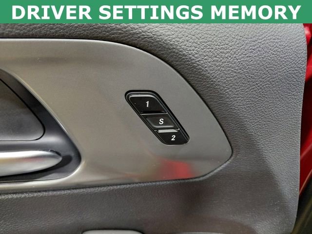 Used 2025 Chrysler Pacifica Select image 11