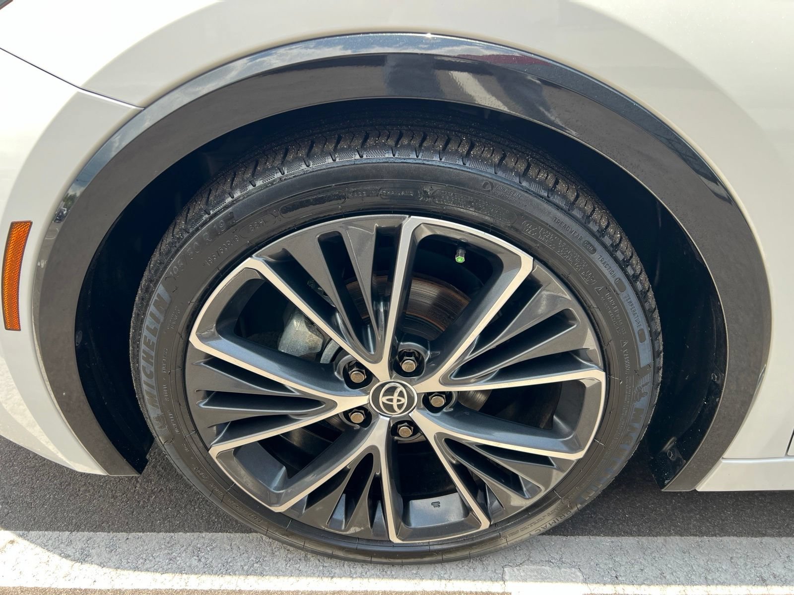 Used 2025 Toyota Prius Limited FWD image 15