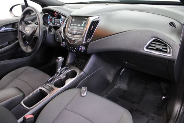Used 2017 Chevrolet Cruze LT w/ Convenience Package FWD image 26