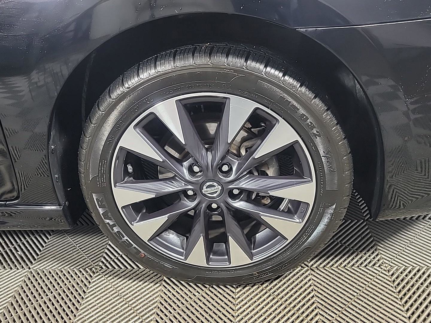 Used 2017 Nissan Sentra SR FWD image 3