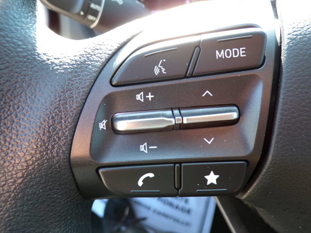 Certified 2022 Hyundai Kona SEL AWD/4WD image 30