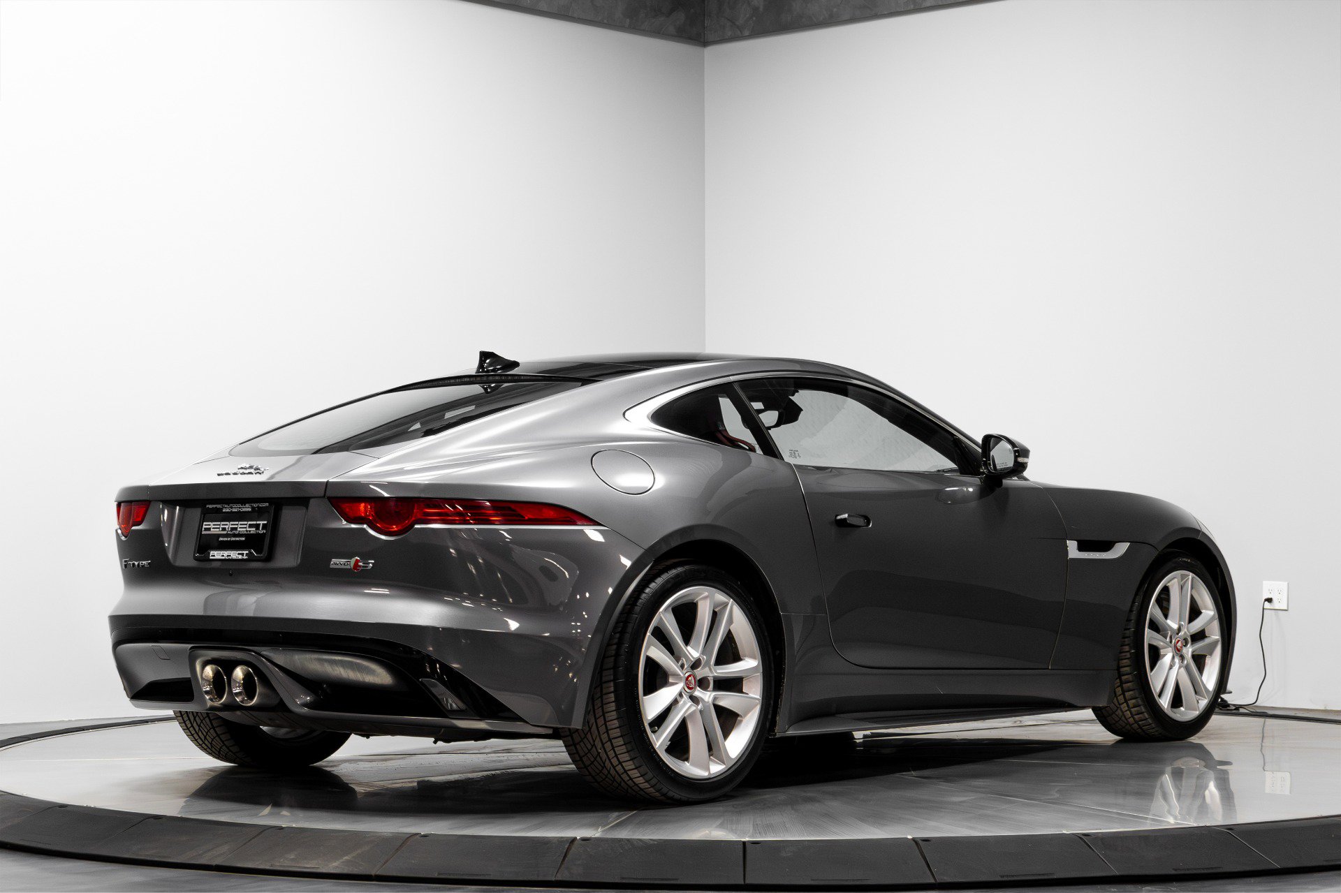 Used 2016 Jaguar F-TYPE S image 12