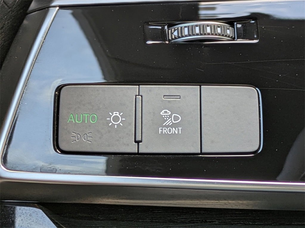 Used 2023 Audi Q8 Premium Plus image 28