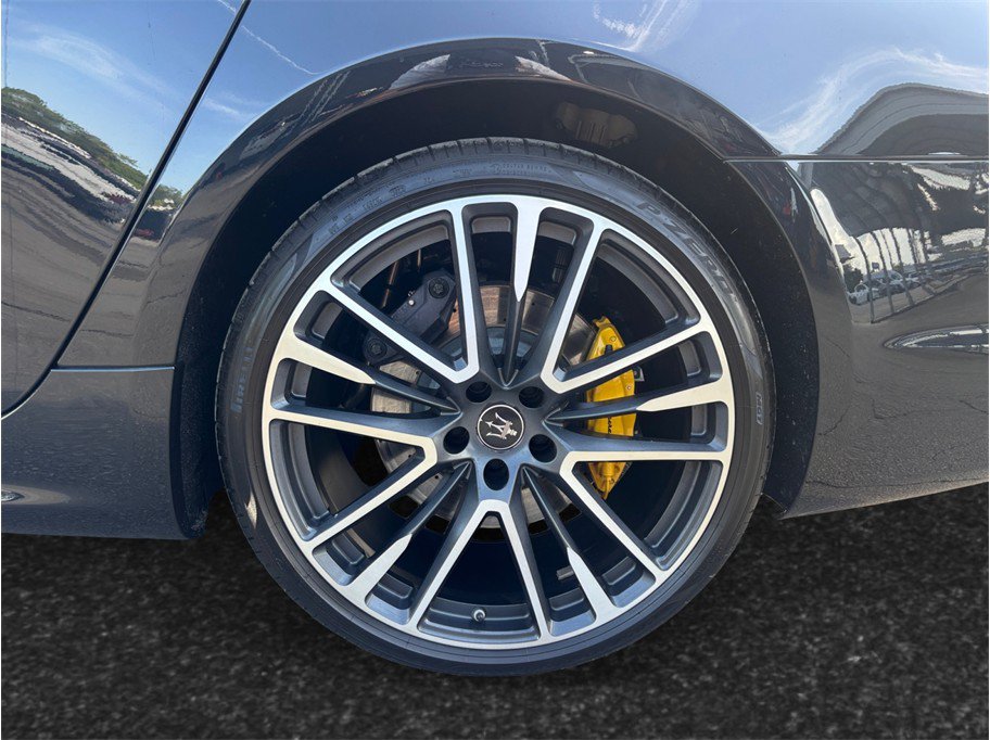 Used 2022 Maserati Quattroporte Trofeo RWD image 16