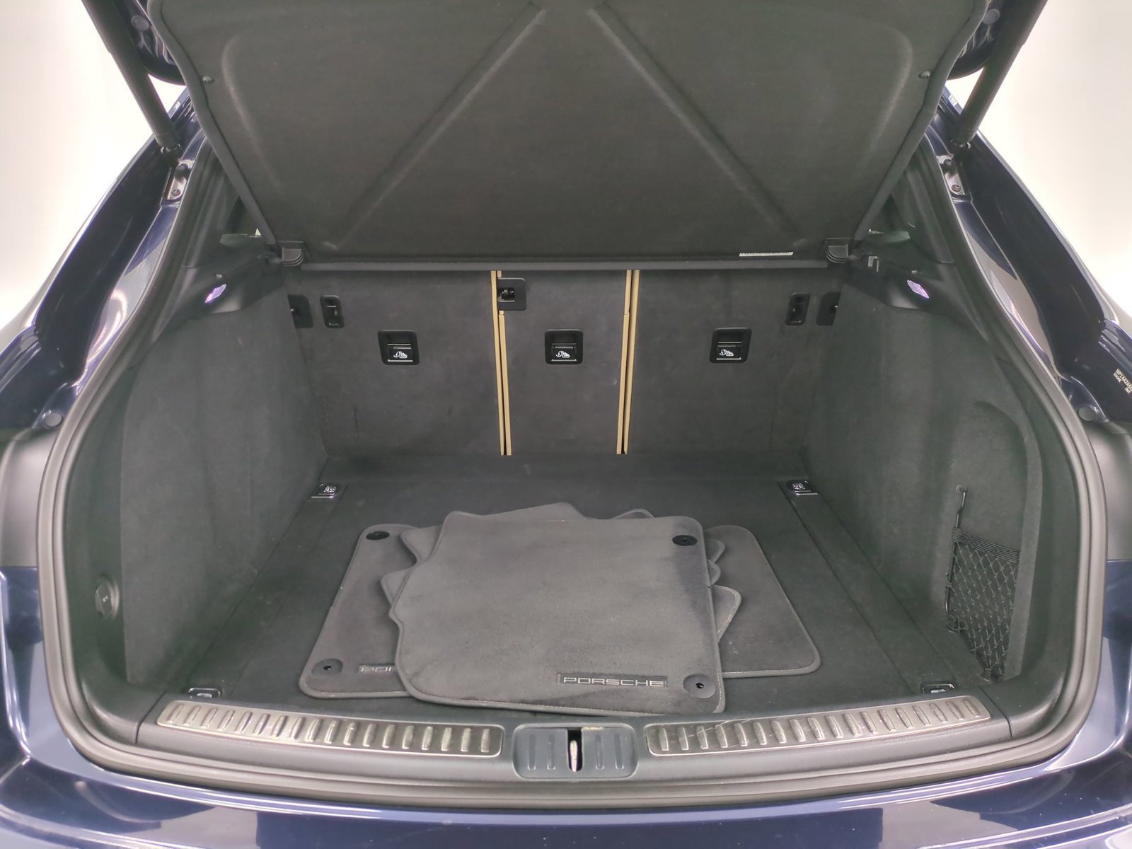 Certified 2023 Porsche Macan Turbo image 10