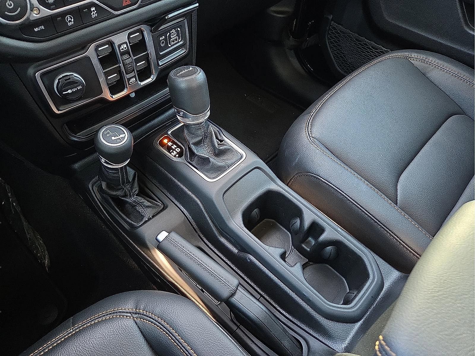 New 2025 Jeep Gladiator Sport image 25