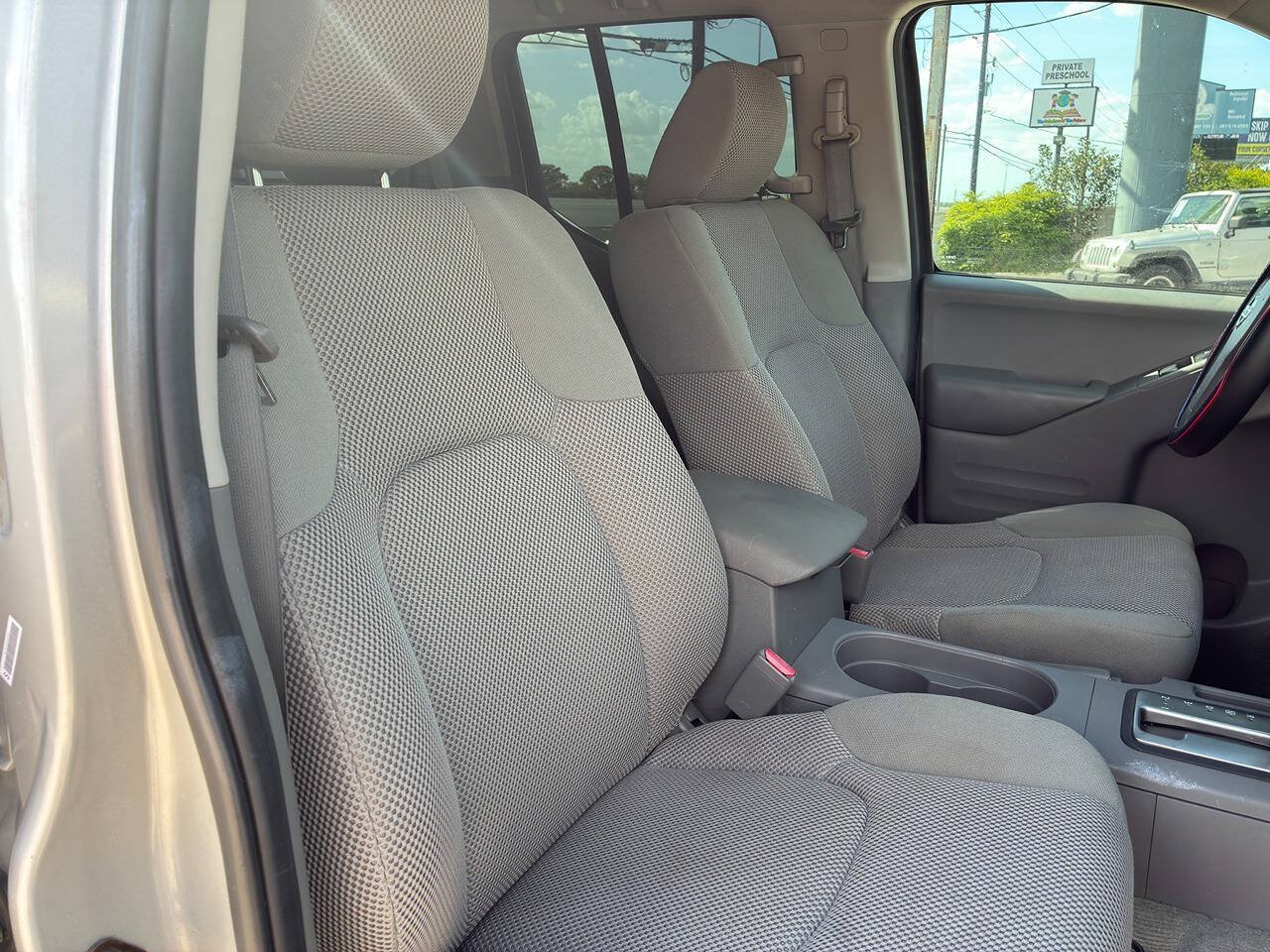 Used 2015 Nissan Frontier SV w/ SV Value Truck Package RWD image 36