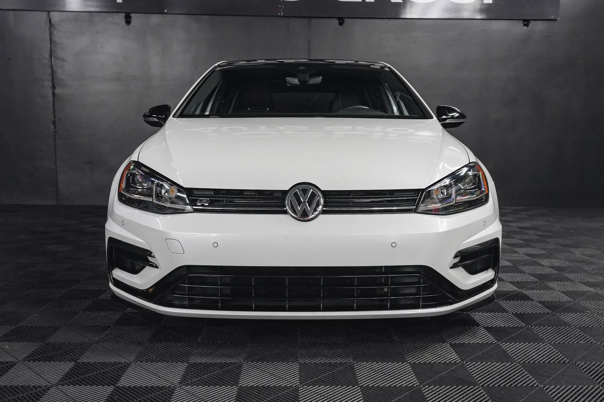 Used 2018 Volkswagen Golf R 4-Door image 14