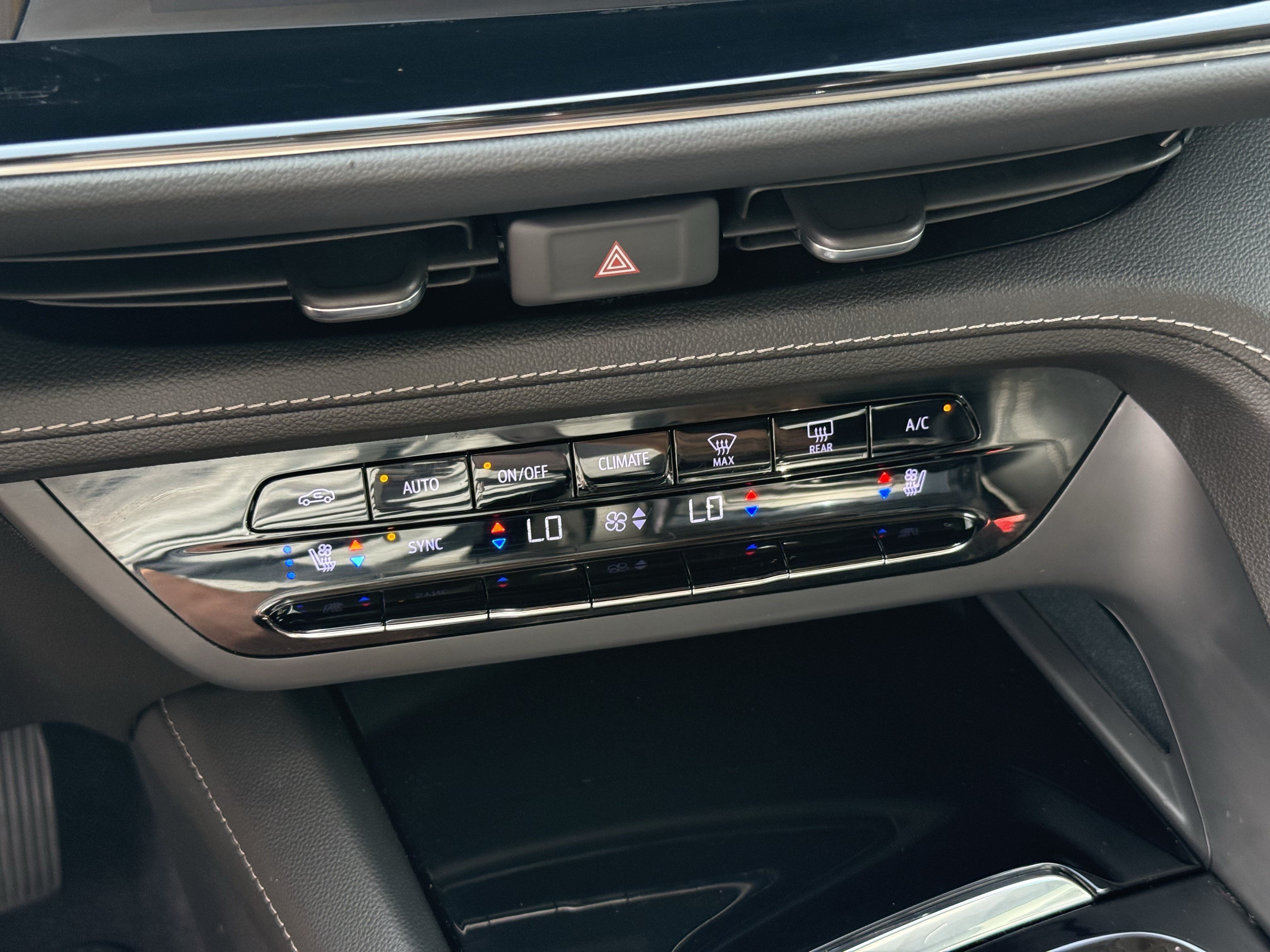 Used 2022 Buick Envision Avenir w/ Technology Package II FWD image 22