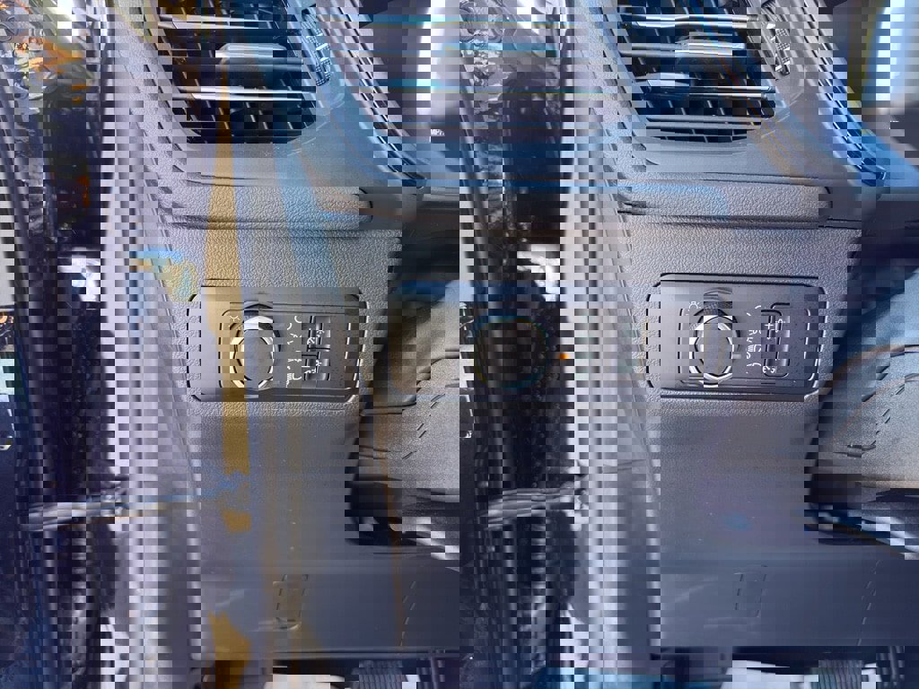 Used 2025 Ford Escape ST-Line image 11