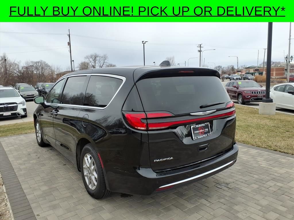 Used 2024 Chrysler Pacifica Touring-L image 5