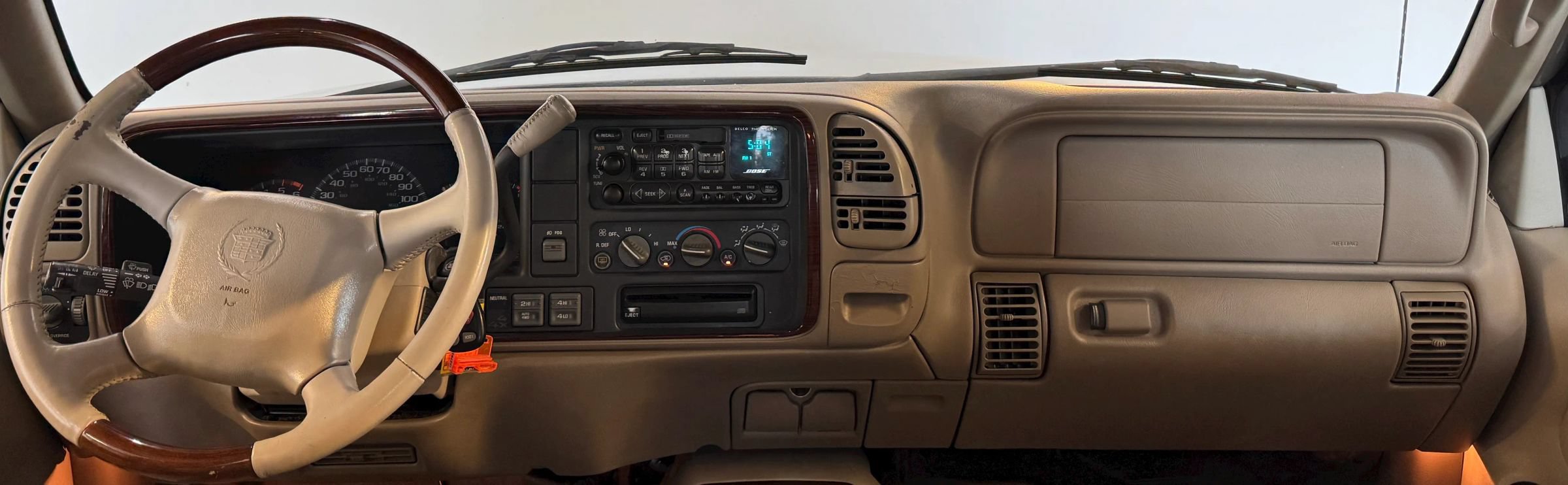 Used 2000 Cadillac Escalade 4WD image 25