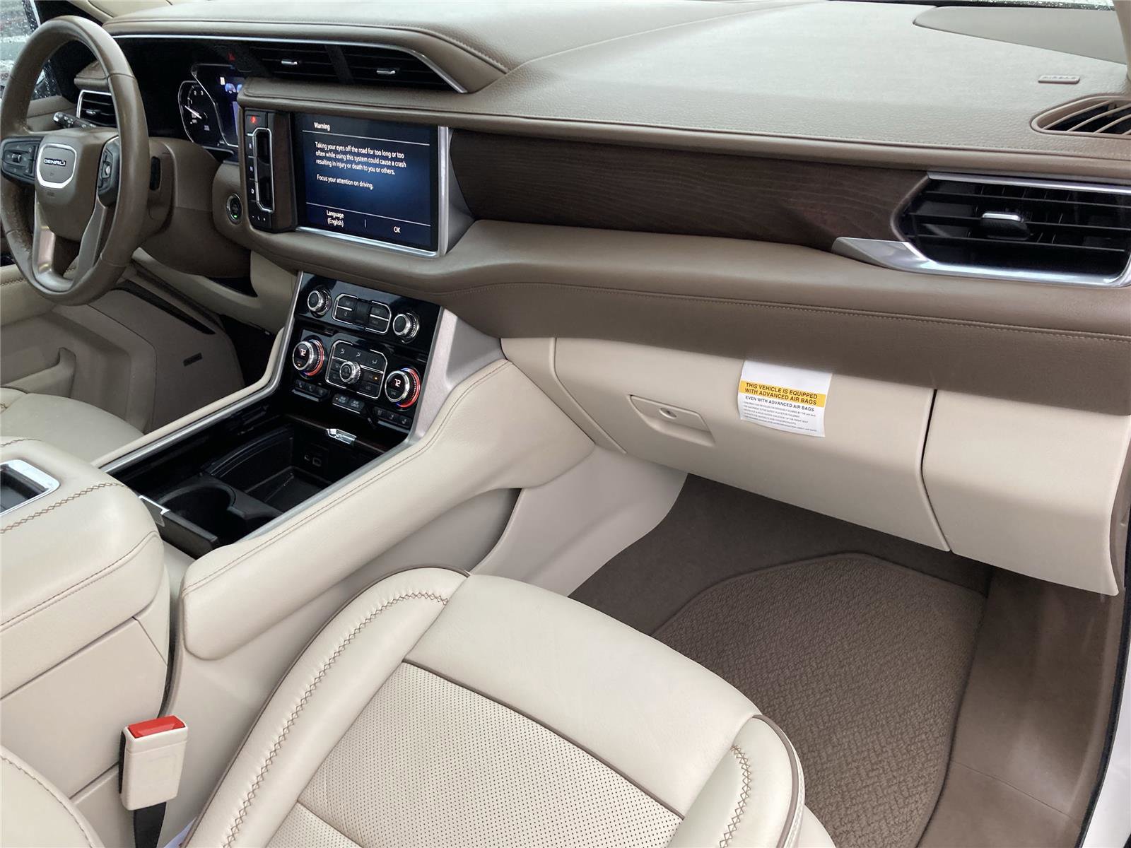 Used 2021 GMC Yukon Denali w/ Denali Premium Package image 27