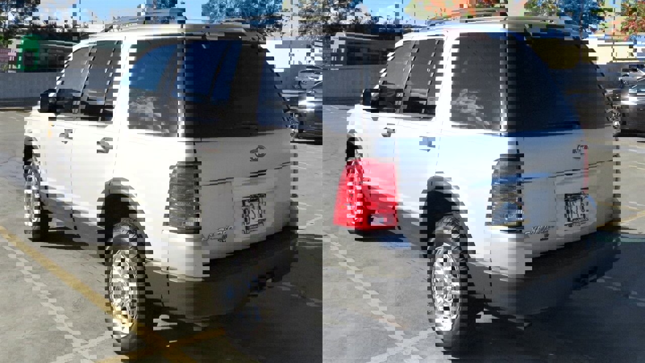 Used 2003 Ford Explorer XLT image 3