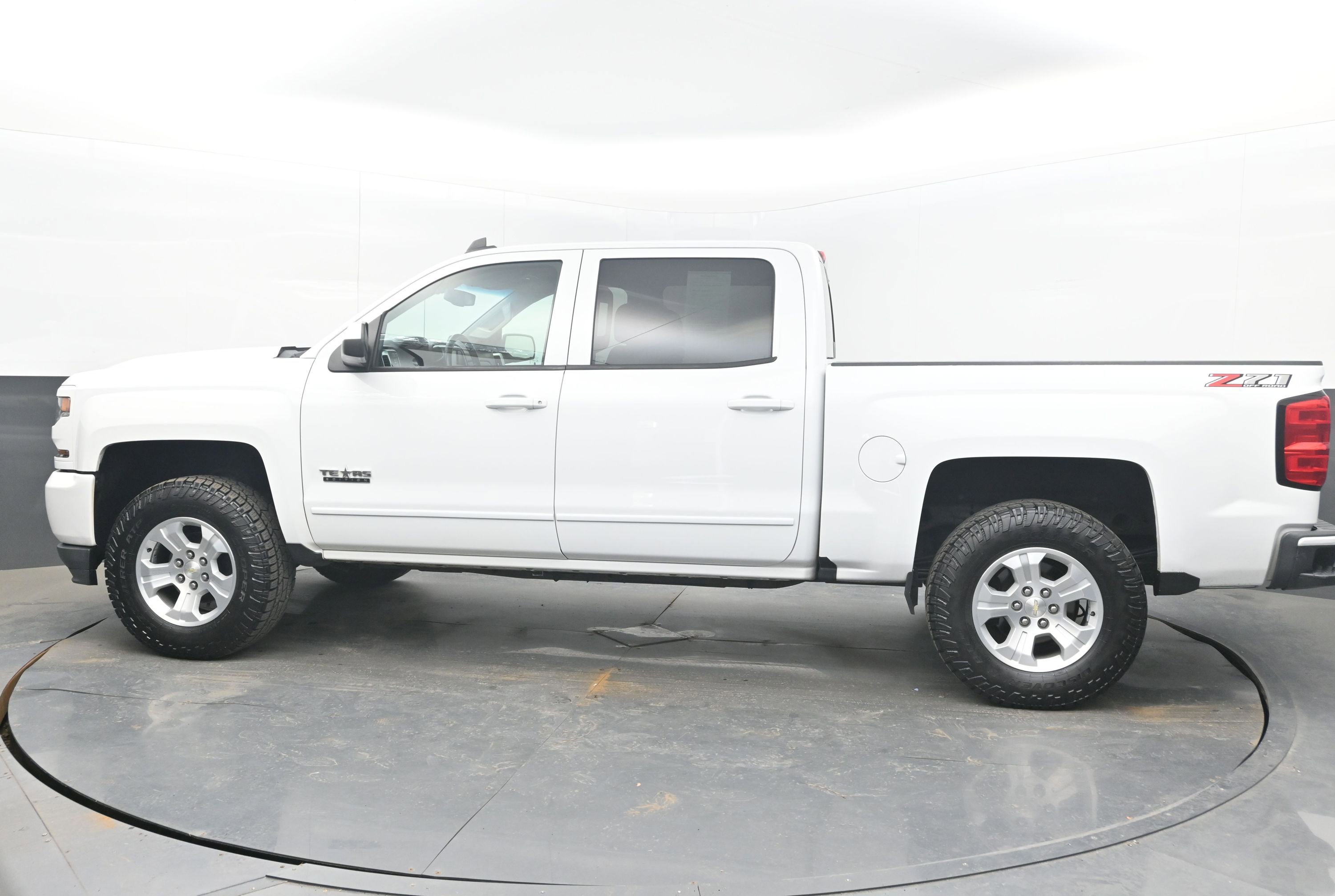 Used 2018 Chevrolet Silverado 1500 LT w/ Texas Edition image 5