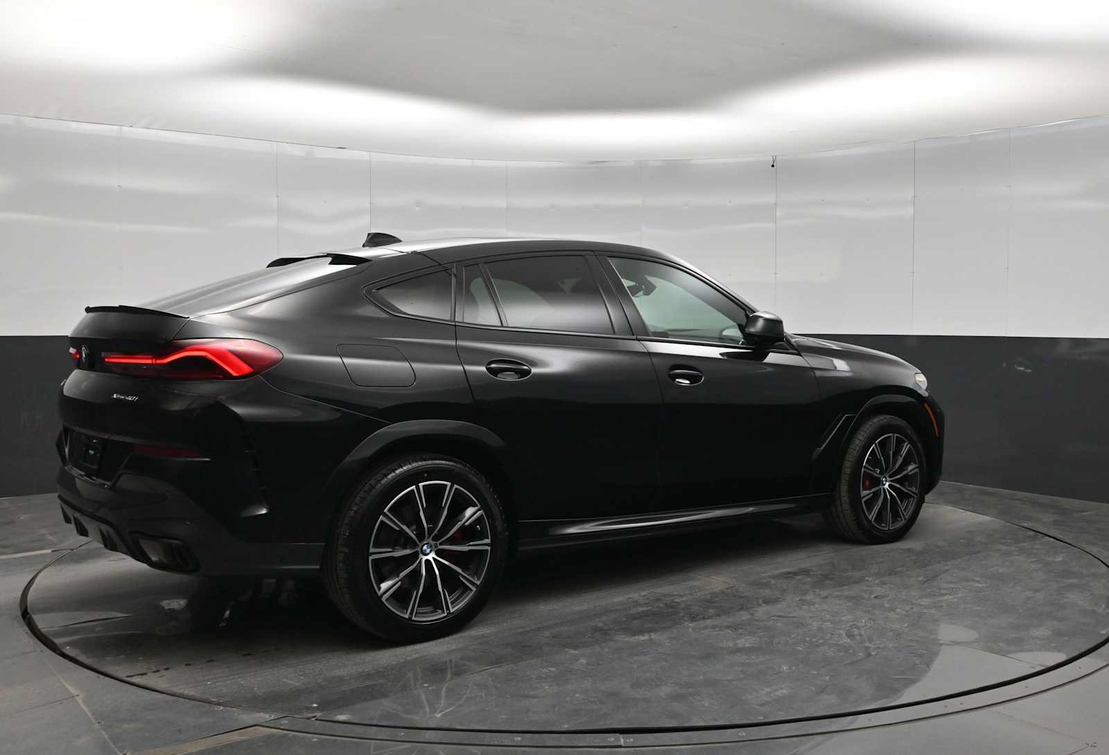 Used 2023 BMW X6 xDrive40i w/ M Sport Package AWD/4WD image 7