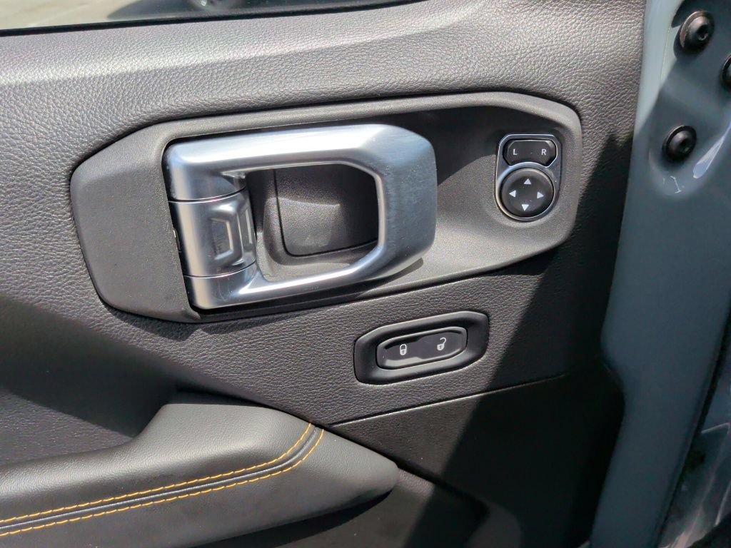 Used 2024 Jeep Gladiator Sport AWD/4WD image 11