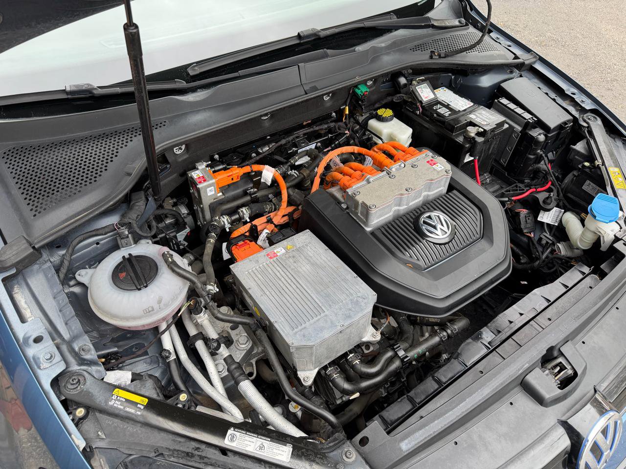 Used 2015 Volkswagen e-Golf SEL Premium image 48