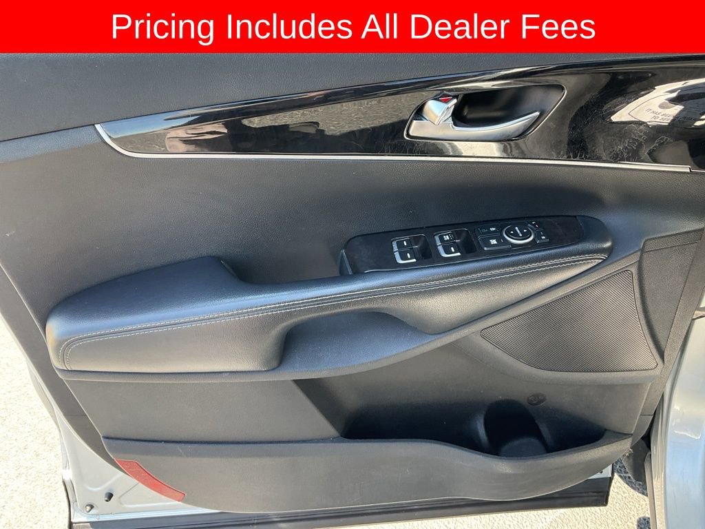 Used 2017 Kia Sorento FWD image 3