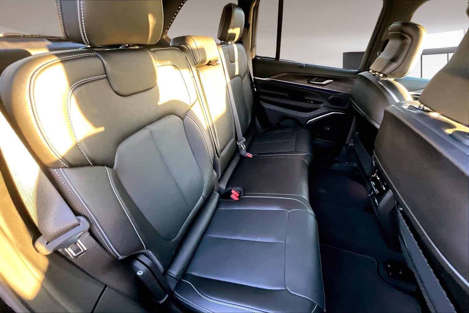 New 2025 Jeep Grand Cherokee Overland w/ Adv Protech Group III image 10