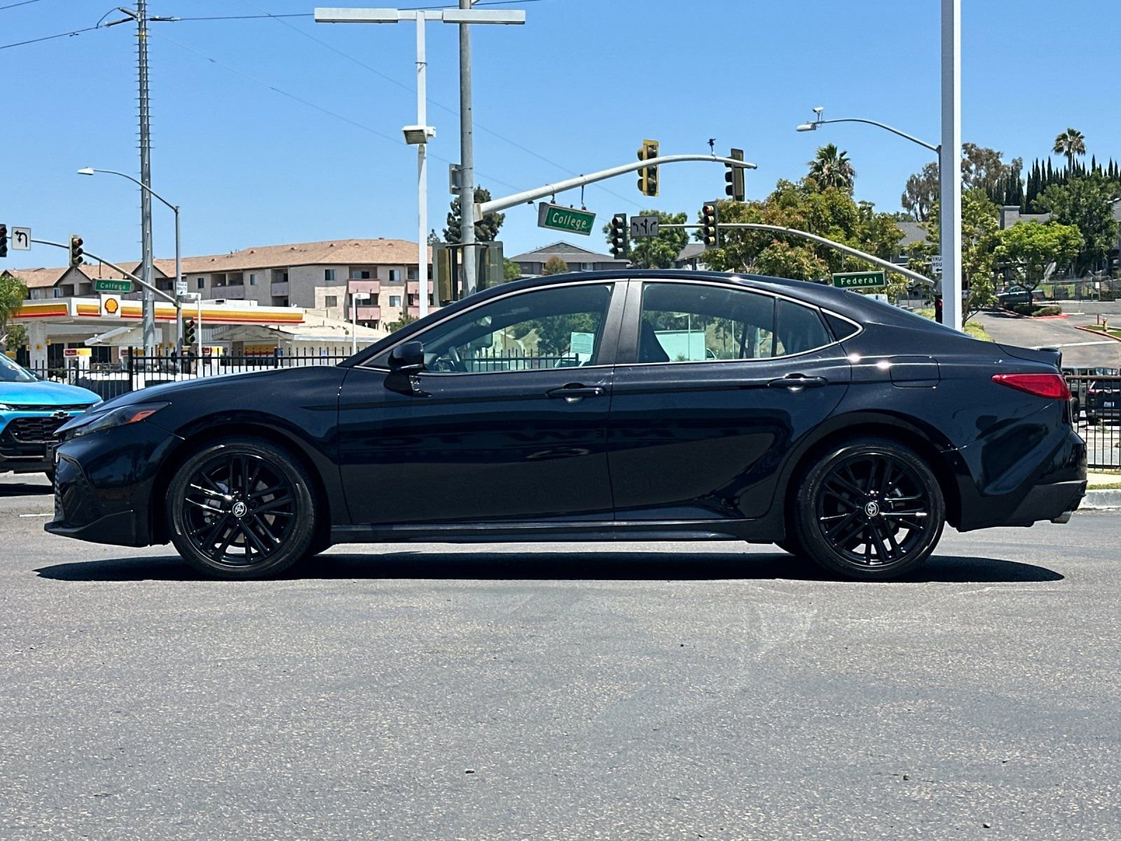 Used 2025 Toyota Camry SE FWD image 2
