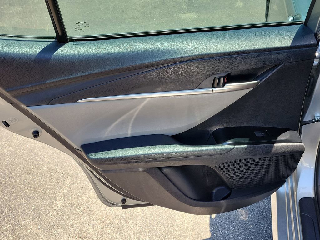 Used 2025 Toyota Camry LE FWD image 9