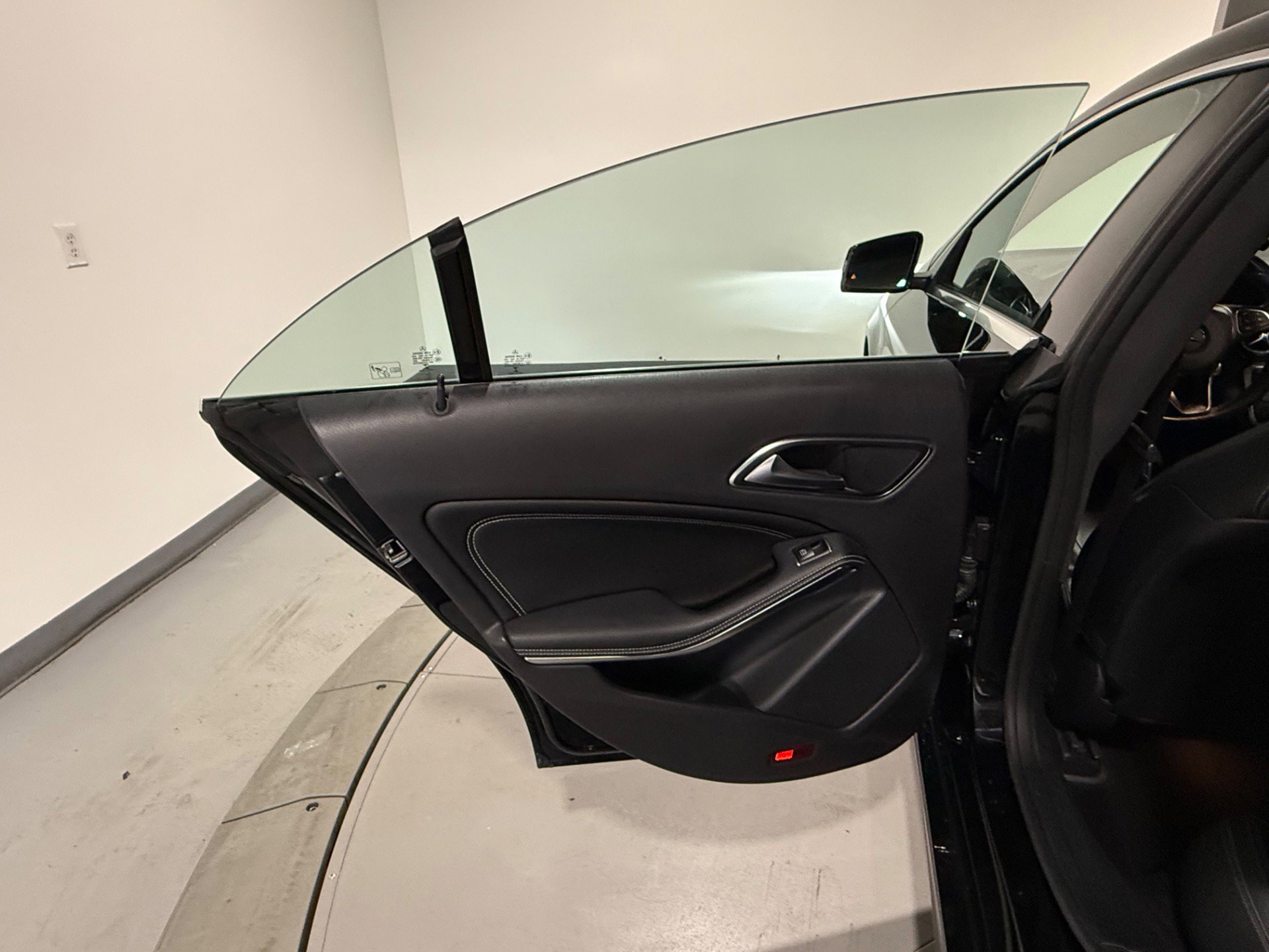 Used 2019 Mercedes-Benz CLA 250 4MATIC image 38