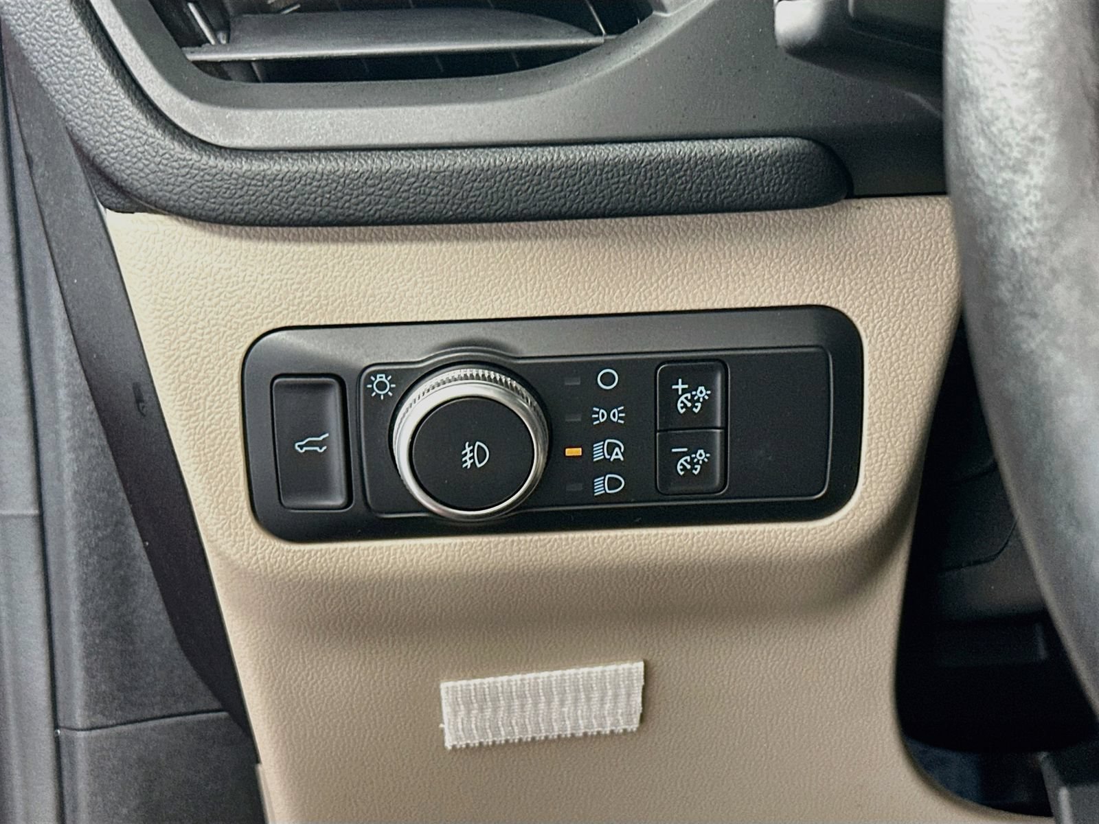 Used 2020 Ford Escape Titanium AWD/4WD image 10