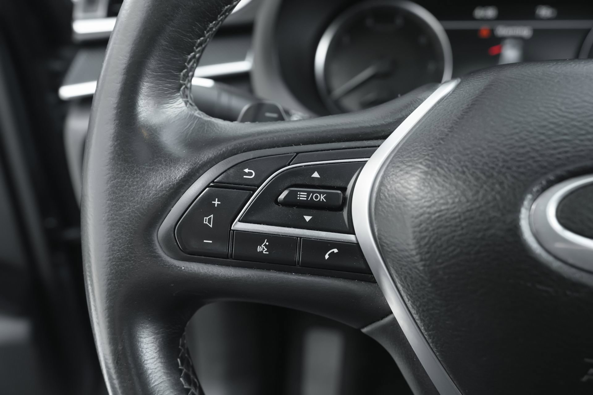 Used 2023 INFINITI QX50 Sport image 16