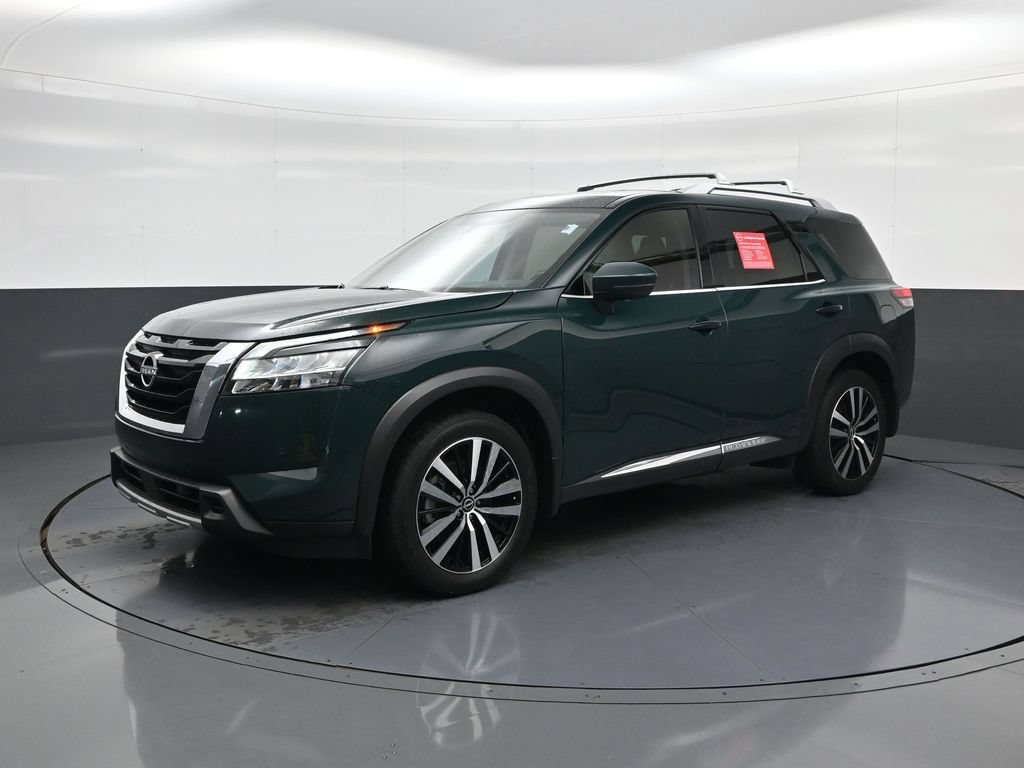 Used 2024 Nissan Pathfinder Platinum w/ Cargo Package FWD image 4