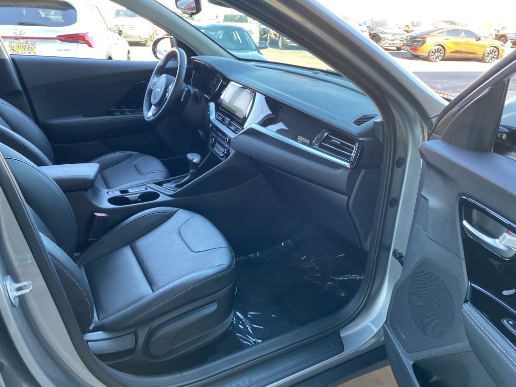 Used 2022 Kia Niro Touring Special Edition FWD image 20