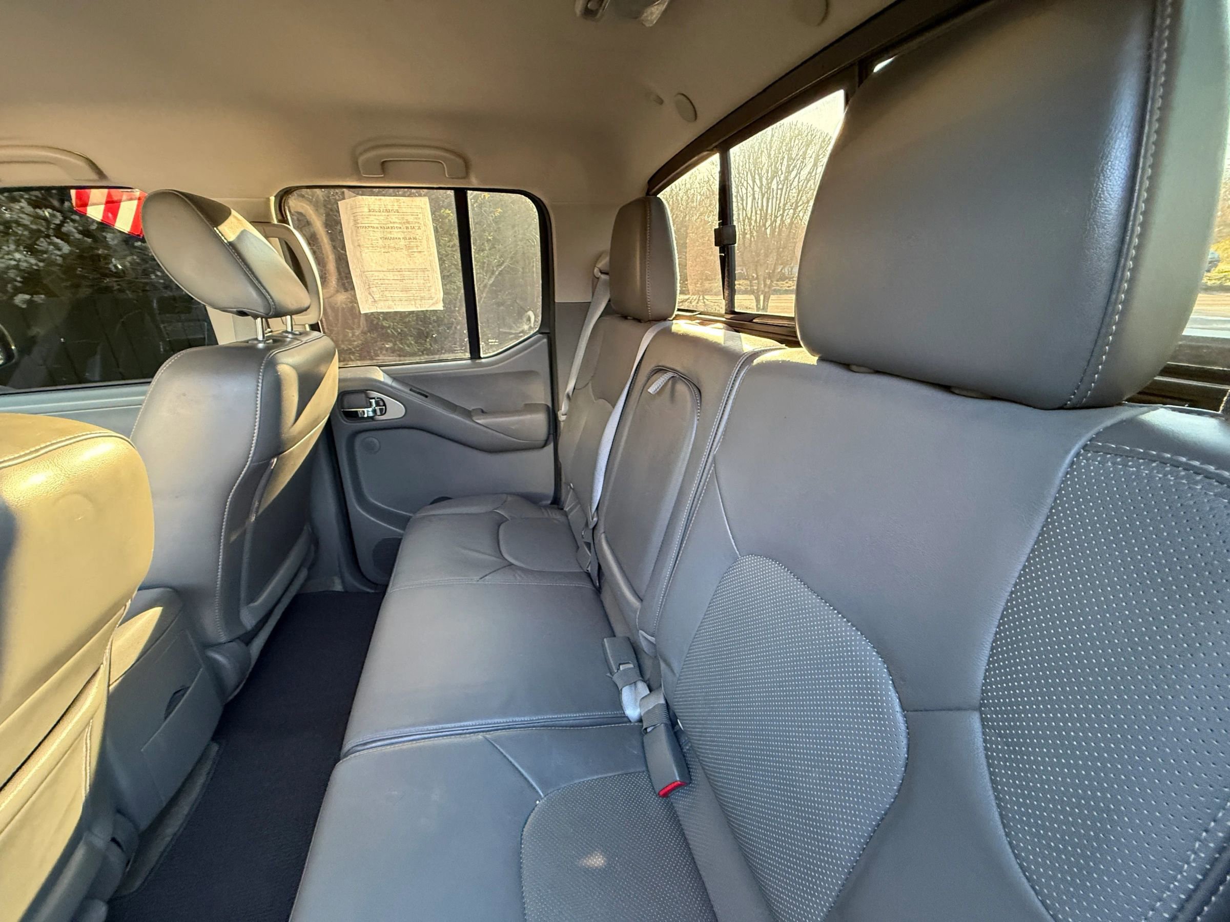 Used 2014 Nissan Frontier SL image 26