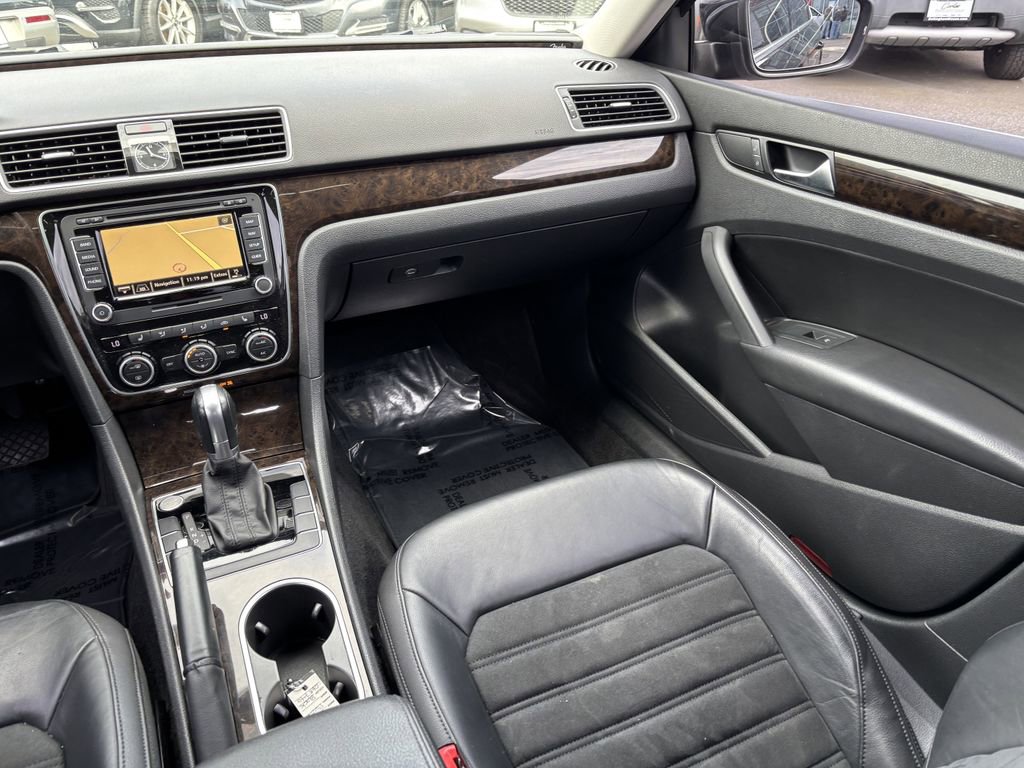 Used 2015 Volkswagen Passat TDI SEL Premium image 23