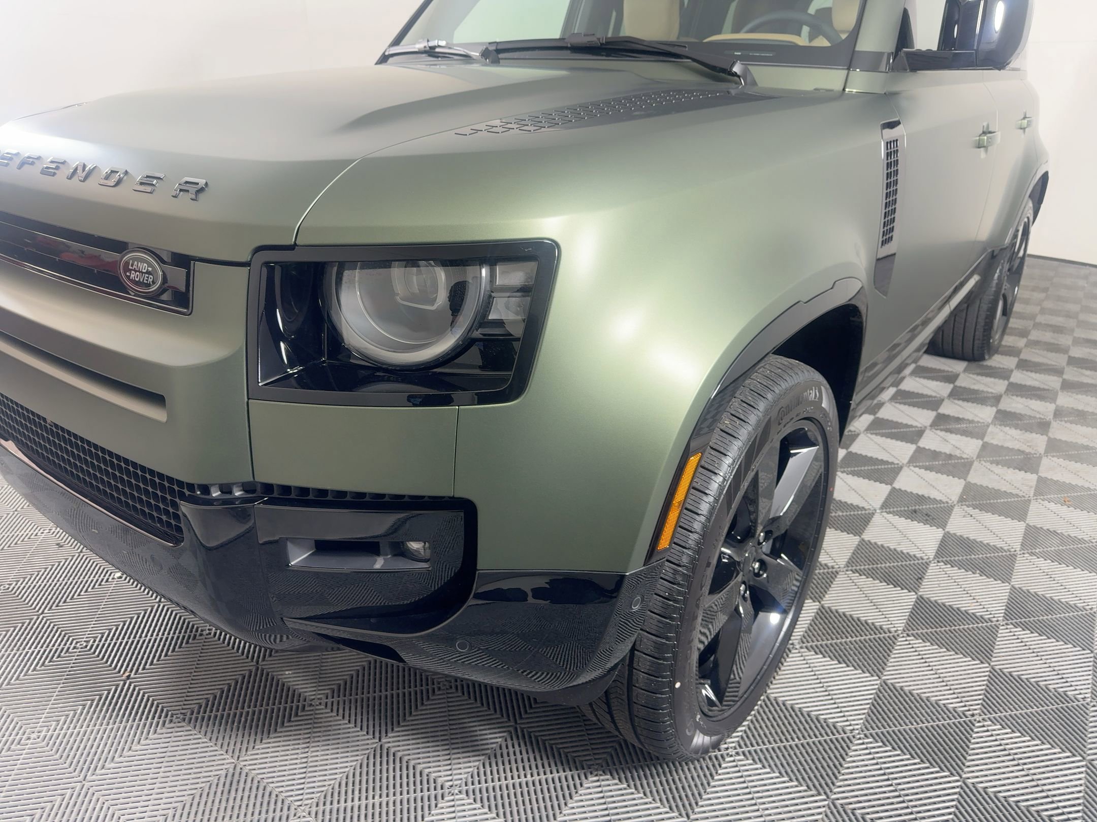 New 2026 Land Rover Defender 110 X-Dynamic SE image 11