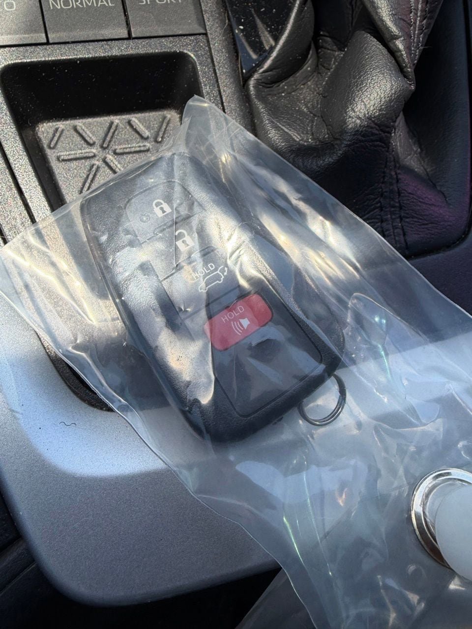 Used 2020 Toyota RAV4 XLE w/ Convenience Package FWD image 16