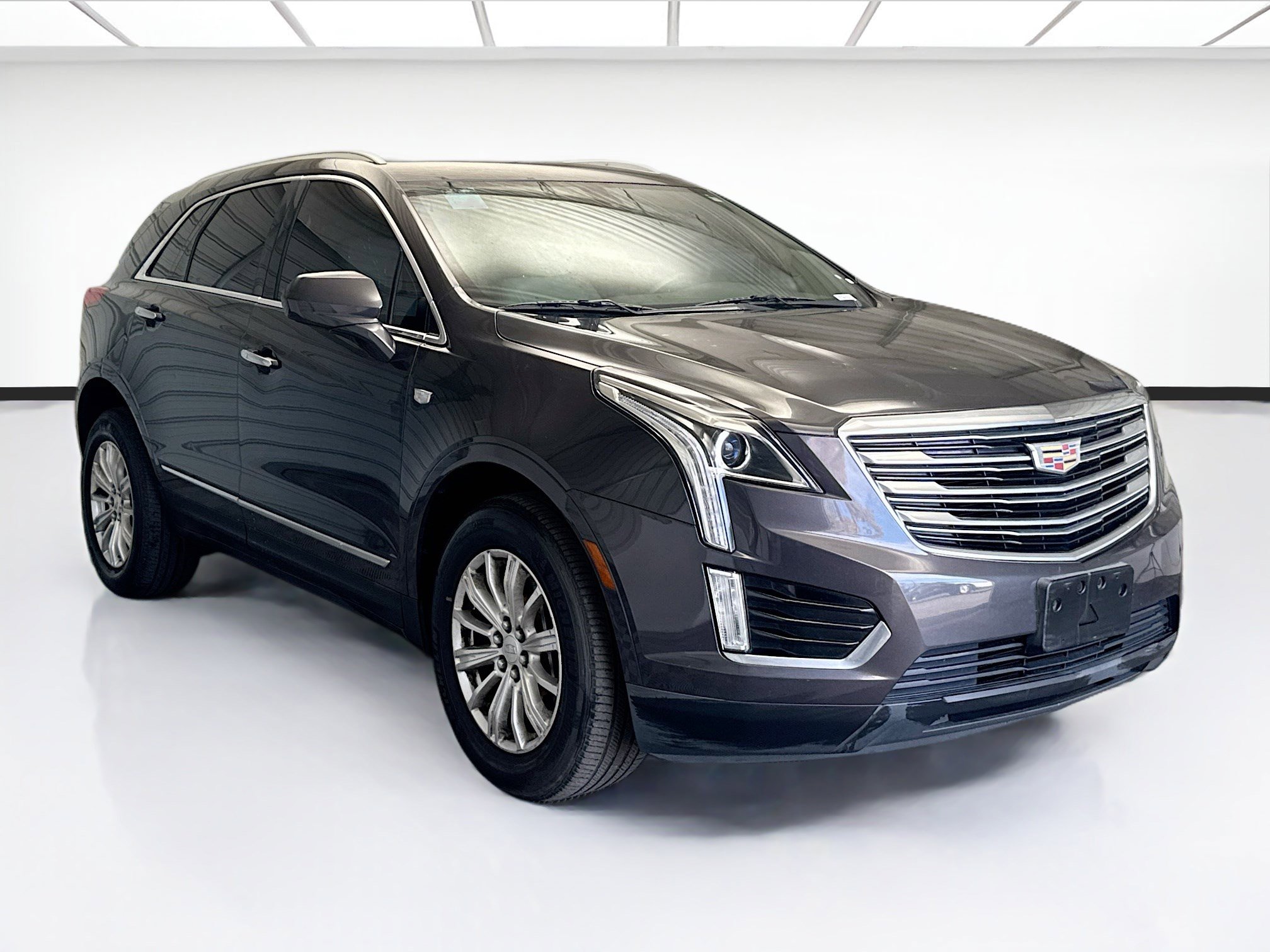 Used 2017 Cadillac XT5 FWD image 3