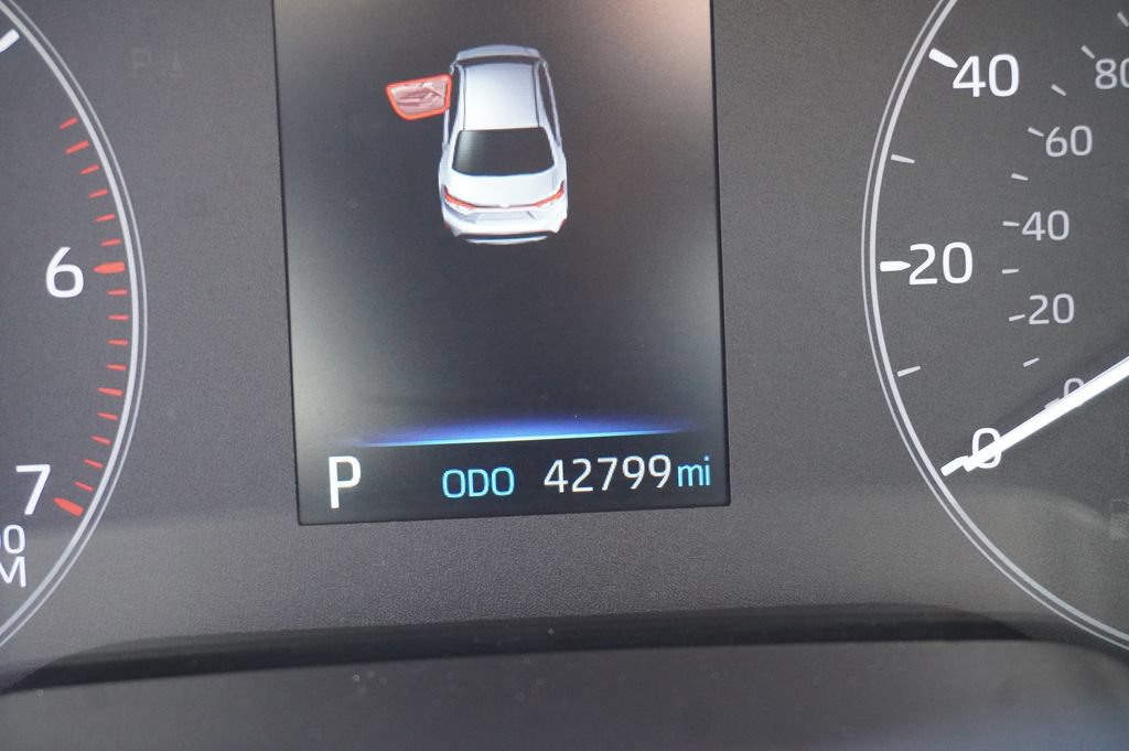 Certified 2025 Toyota Corolla LE FWD image 8