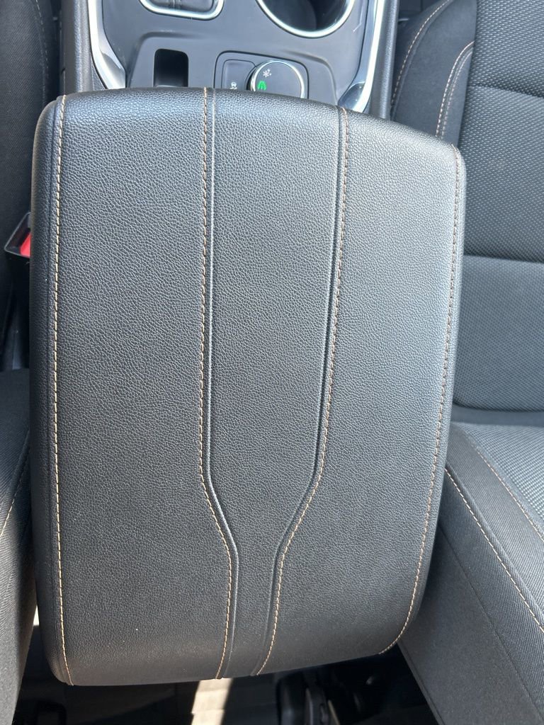 Used 2020 Chevrolet Traverse LT FWD image 41