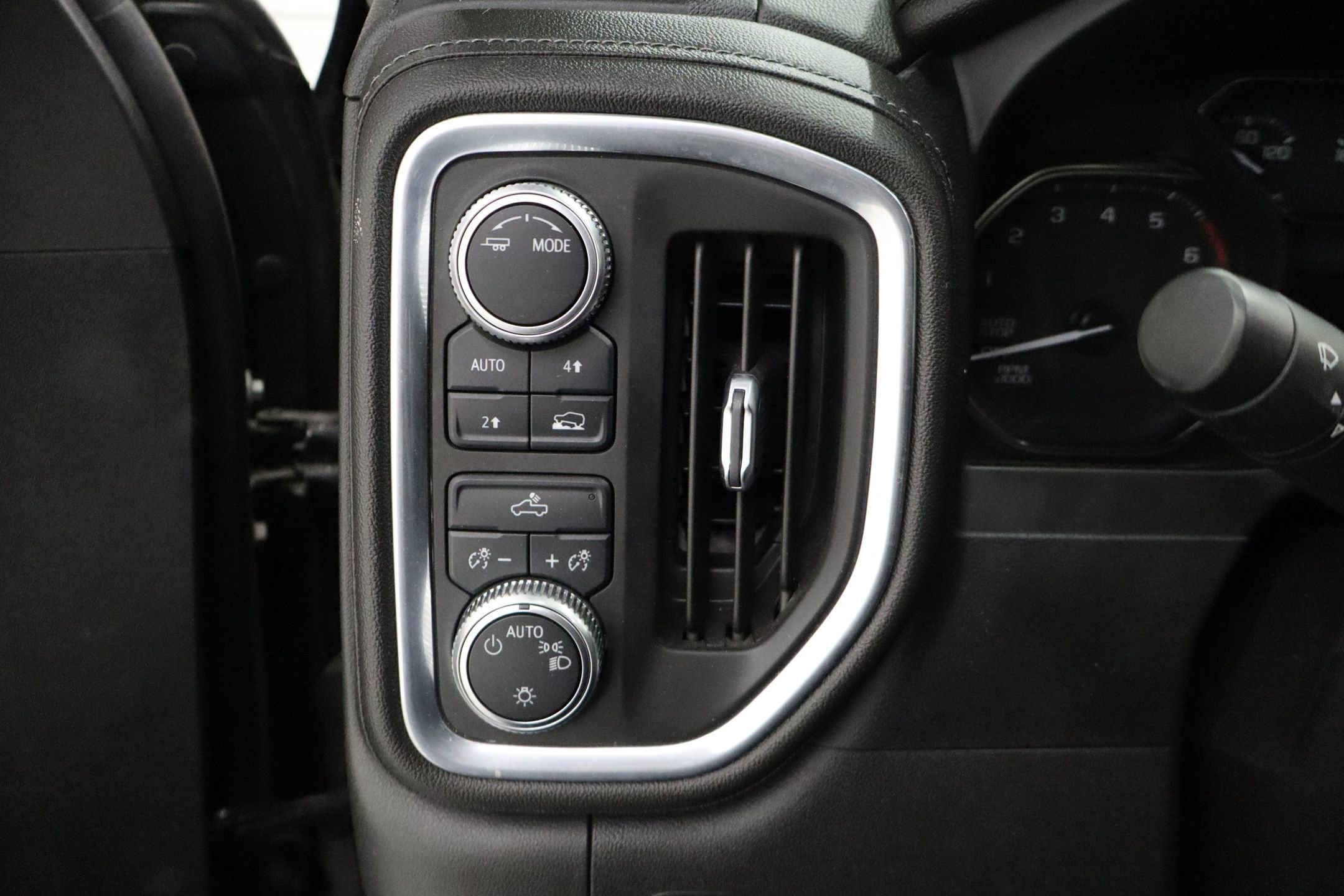 Used 2021 GMC Sierra 1500 SLE w/ Preferred Package AWD/4WD image 13