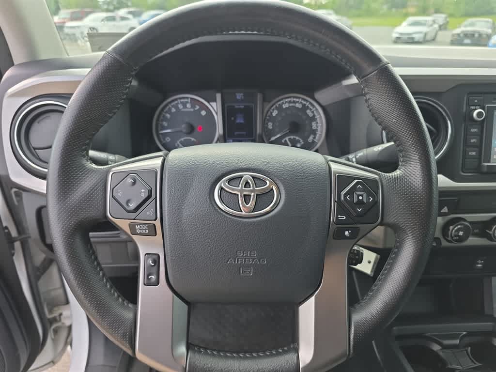 Used 2017 Toyota Tacoma SR5 w/ Tow Package AWD/4WD image 28