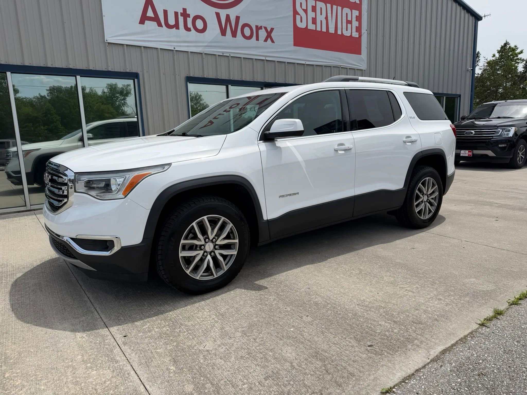Used 2017 GMC Acadia SLE w/ Driver Alert Package I AWD/4WD image 38