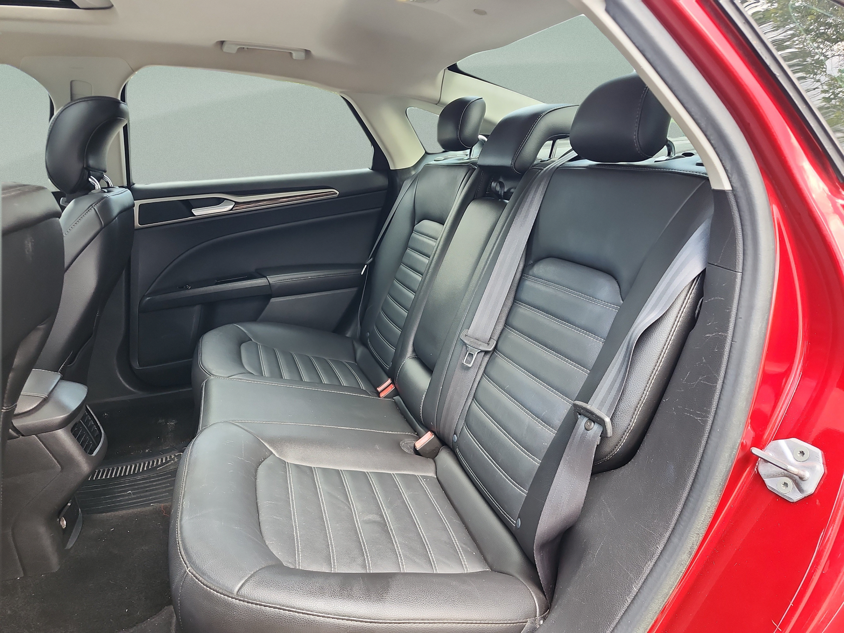 Used 2014 Ford Fusion SE w/ Equipment Group 502A FWD image 17