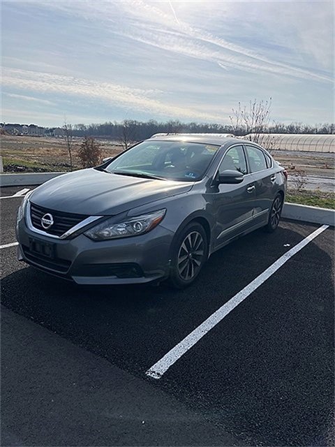 Used 2017 Nissan Altima 2.5 SL w/ Technology Package image 1