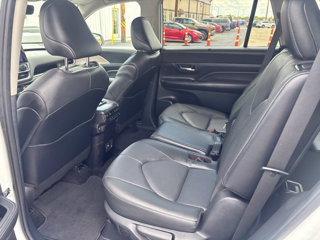 Used 2025 Toyota Grand Highlander AWD image 23
