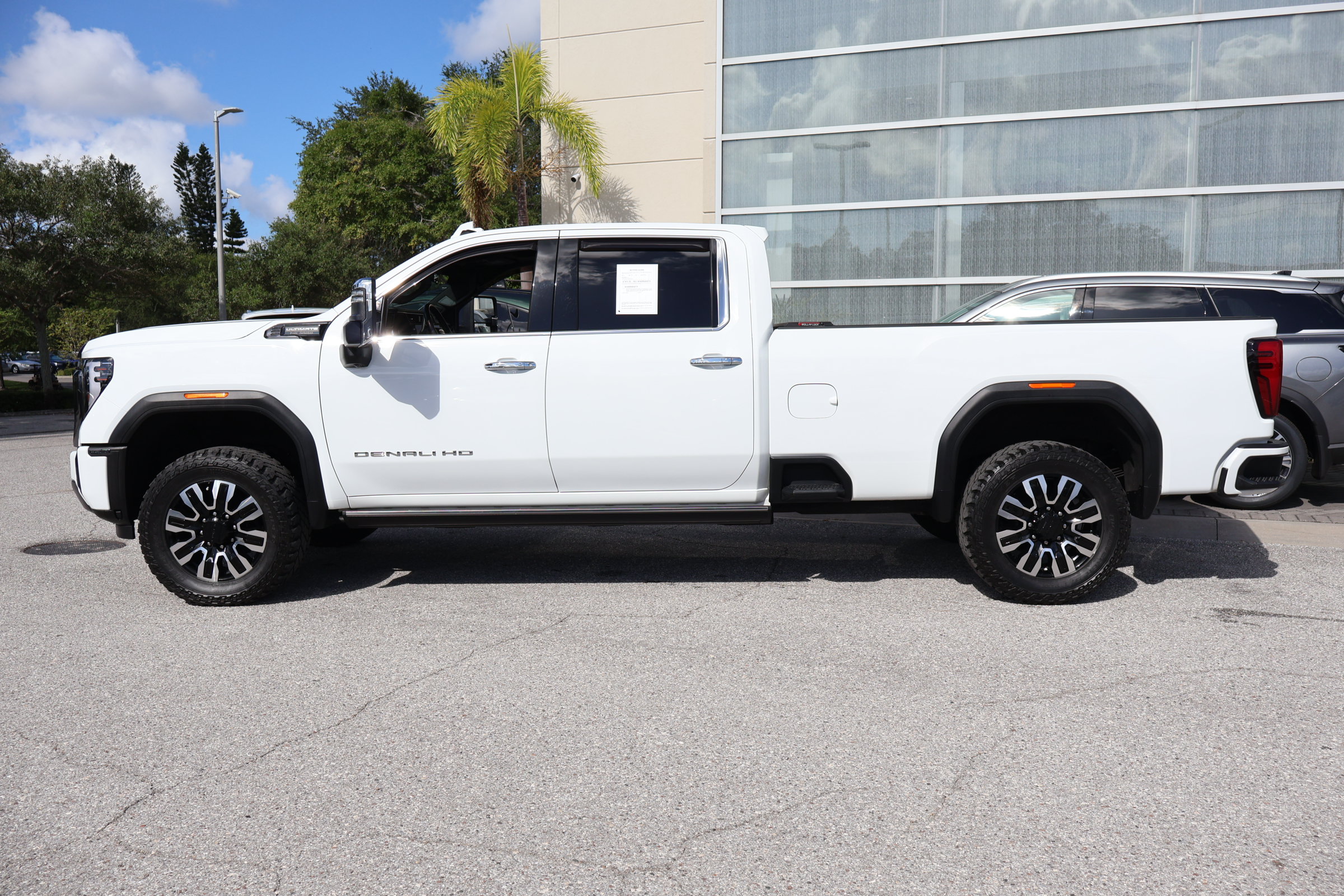 Used 2024 GMC Sierra 3500 Denali Ultimate AWD/4WD image 6
