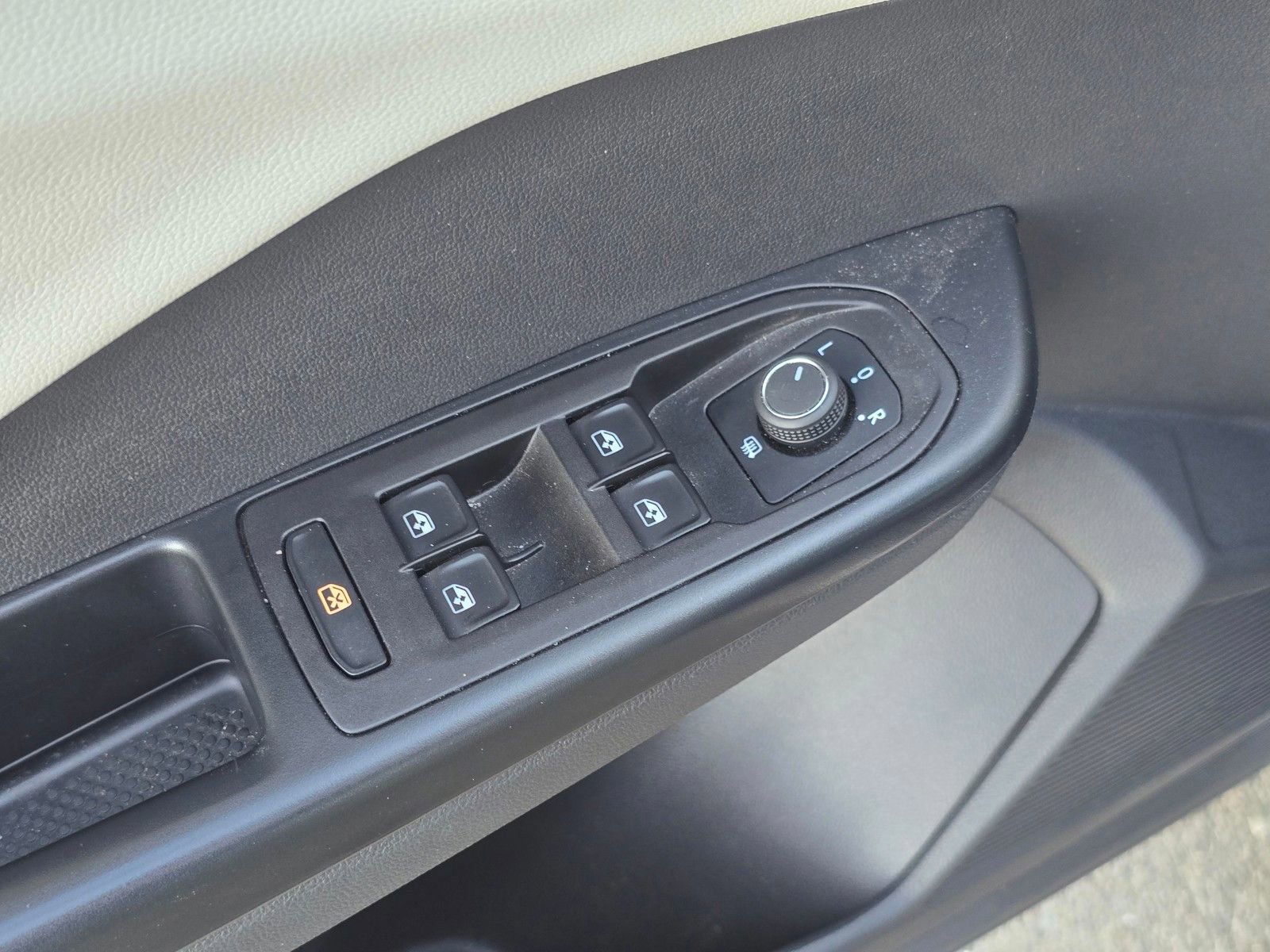 Used 2025 Volkswagen Taos S AWD/4WD image 15