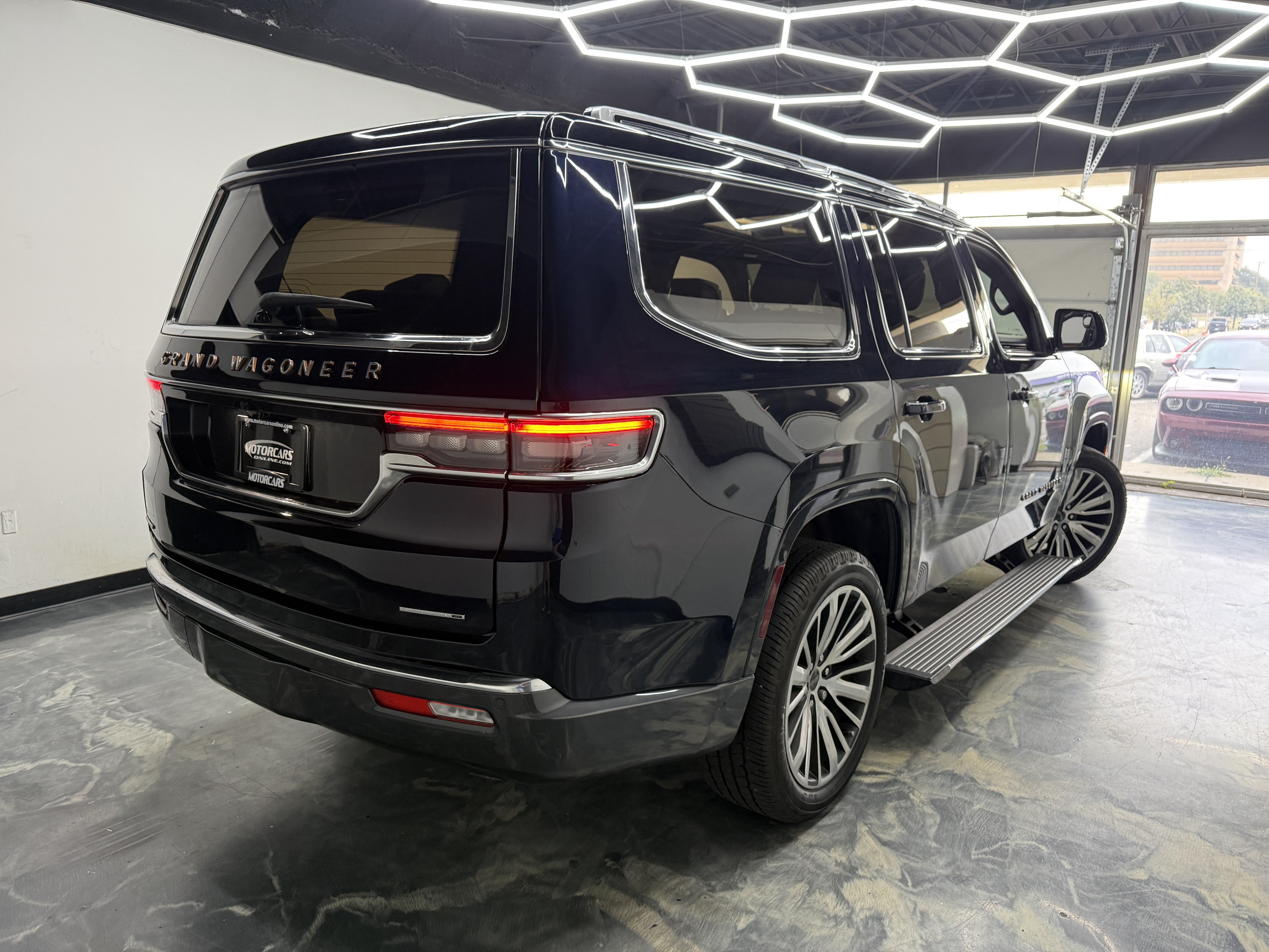 Used 2022 Jeep Grand Wagoneer Series III w/ Rear-Seat Entertainment Group AWD/4WD image 3