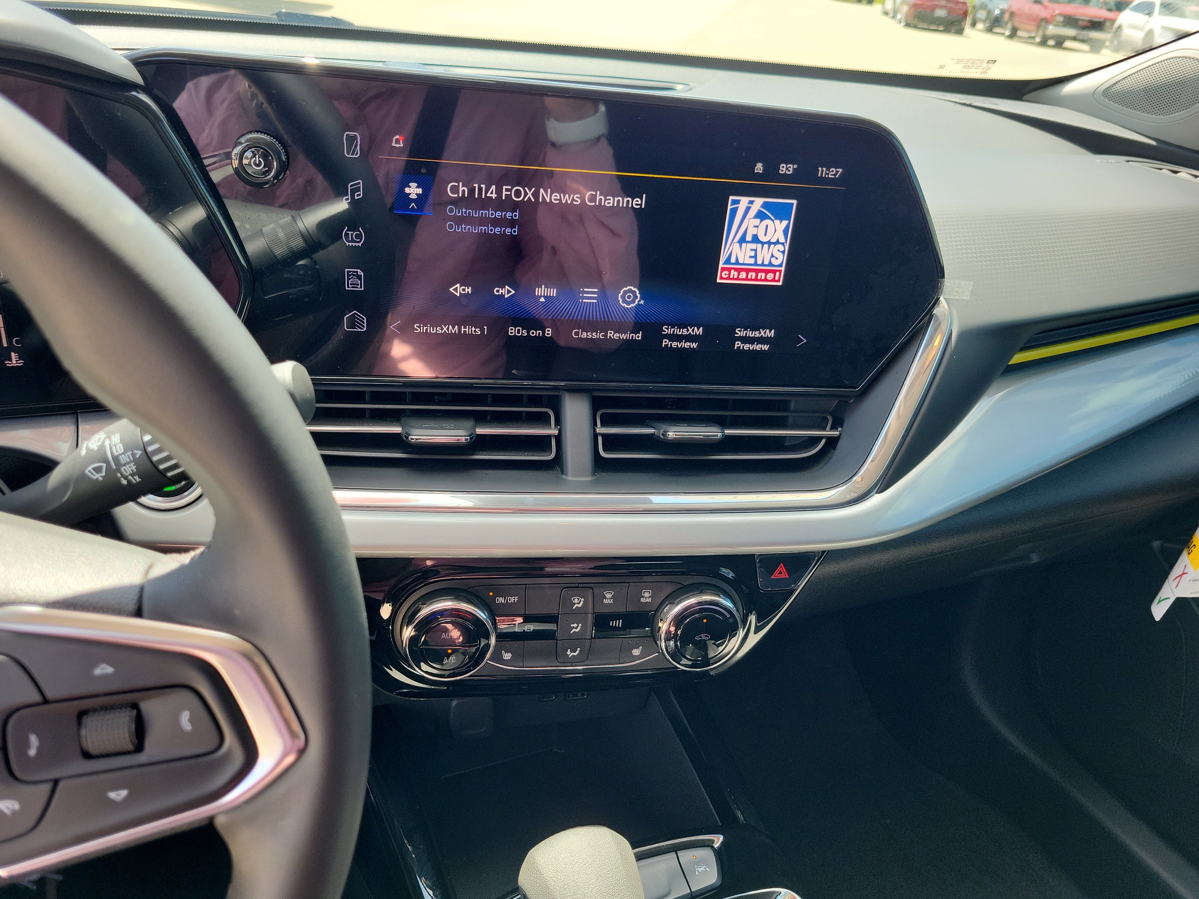 Used 2025 Chevrolet Trax LT w/ Driver Confidence Package image 20