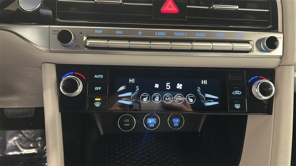 Used 2025 Genesis G70 2.5T image 24